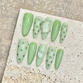 Unghie finte a mandorla verde chiaro fatte a mano con effetto cat eye e strass lucidi - XS / verde chiaro