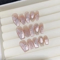 Unghie finte occhio di gatto con farfalle, perle e strass in rosa nude elegante - Extra Piccolo (XS) / Forma a Mandorla Media