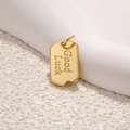 Ciondolo rettangolare dorato con incisione Good Luck e finitura in metallo lucido - Ciondolo Rettangolo Good Luck (A0369)