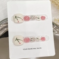 Uñas postizas de pies hechas a mano con purpurina rosa, base blanca y pedrería cereza - Pequeño (S) / Uña de Pie B14