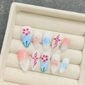 Unghie finte fatte a mano a mandorla a tema oceano con fiori 3D e sfumatura blu - Extra Piccolo (XS) / Stile Floreale Blu (1715)