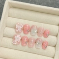 Unghie finte rosa con fiori 3D a rilievo, perle e glitter in una scatola di velluto - Extra Piccolo (XS) / Stile 1692 Quadrato Arrotondato Corto (1692短短梯)