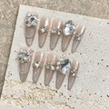 Unghie finte a mandorla cat-eye fatte a mano con strass scintillanti e perle su pietra - XS / 1838 Mandorla Extra Lunga