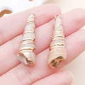 Ciondolo in conchiglia naturale con placcatura in oro rosa e anello per gioielli DIY - Stile Di Conchiglia Conica Sottile (25316)