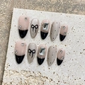 Uñas postizas de almendra hechas a mano con lazos negros, efecto ojo de gato y pedrería - XS / Estilo 1814 Almendra Mediana