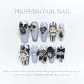 Uñas postizas artesanales color lila con lazos 3D, pedrería y dijes de muñecas lindas - Extra Pequeño (XS) / Estilo Oscuro Dulce Genial (Muñeca Caja Sorpresa)