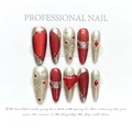 Set unghie finte fatte a mano rosso scuro e oro champagne con strass a cuore - Extra Piccolo (XS)