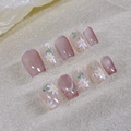 Dettaglio macro di unghie finte fatte a mano rosa nude cat-eye con design floreale a margherita - Extra Piccolo (XS) / 1471 Trapezio Corto