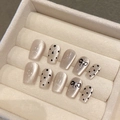 Unghie cat eye color champagne con pois neri e fiocchi di farfalla con diamanti - Extra Piccolo (XS) / 1530 Bara Super Corta