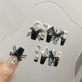 Unghie finte fatte a mano nere stile francese con fiocchi 3D e strass - 1493 Bara Lunga / Extra Piccolo (XS)
