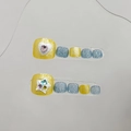 Faux ongles d'orteils faits main avec paillettes jaunes, bleues et décors de cœurs - S / Ongle d'Orteil B43