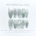 Unghie finte blu cat eye con farfalle in resina 3D e dettagli in catena d'argento - XS / Farfalla di Giada Ciano