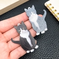 Detalle de los dijes de gato en acrílico para bricolaje con impresión doble de calidad - Gato Blanco y Negro con Cola Arriba (24016)