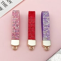 Λεπτομέρεια από DIY κορδόνια με στρας σε ροζ, κόκκινο και μοβ με χρυσά μεταλλικά άγκιστρα - Σετ 3 Αλυσίδων Τηλεφώνου από Φανέλα με Στρας Ροζ Κόκκινο Μωβ (SN1458)