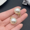 Details von runden ABS-Perlenanhängern mit goldenen Strassringen für DIY-Modeschmuck - KC Gold Großer Stil (16mm)