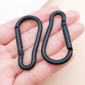 Coppia di moschettoni in alluminio nero opaco a forma di pera con chiusura a molla - Nero