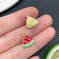 Pendentif tranche de pastèque en métal doré avec émail rouge et vert pour bijoux DIY - Style Pastèque (24403) / 13x12x1mm