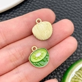 Pendentif kiwi en émail et alliage pour bijoux DIY avec détails de fruits verts - Style Kiwi (24404) / 14x13x1mm