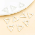 Set mit 10 weißen Perlen Dreieck Perlen aus ABS Harz für DIY Nagelkunst und Handy Dekoration - Hohles Dreieck (26666) / 11x12mm
