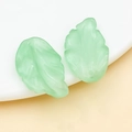 Perle in vetro a forma di foglia verde chiaro per creazione di gioielli fai da te - Foglia in Vetro a Lume Verde Gelatina (26667) / 1 Pezzo (27x16.5mm)