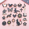 Lot de breloques émaillées noires aux motifs de papillon et fleur pour création de bijoux DIY - Collection de Breloques (SN1637)