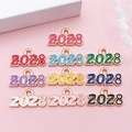 Bunte 2028 Emaille-Zahlenanhänger aus Legierung für DIY Armbänder und Schlüsselanhänger - Kleines Emaille Jahr 2028 (SN1632) / Set (10 Stile je 1 Stück)