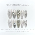 Kit de faux ongles faits main blanc laiteux avec cœurs métalliques et strass brillants - Lune d'Argent Artisanale / Très Petit (XS)