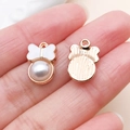 Nœud en émail blanc avec pendentif perle en finition or rose pour création de bijoux - Nœud en Perle (11028)