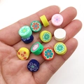Détail de perles de 10mm en pâte polymère à motifs floraux pour bijoux DIY et artisanat - Style de Fleur Ronde (14049) / Pack de 100