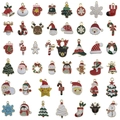 Mix aus 50 Weihnachts-Emaille-Anhängern mit Weihnachtsmann, Rentier und Festdekoration - HK576-46 Gemischte Weihnachts-Emaille-Anhänger
