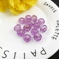 Cuentas de acrílico violeta facetadas para joyería DIY sobre un plato blanco - Cuenta Facetada Púrpura (14632)