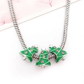 Collier de Noël avec pendentifs sapin en émail vert et cristaux roses sur chaîne argentée - Sapin de Noël (15217)