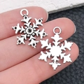 Antike silberne Schneeflocken-Anhänger aus Legierung mit feinen geschnitzten Details - Antiksilber Weihnachts-Schneeflocken-Stil (8390)