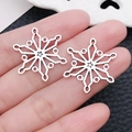 Set mit zwei silbernen Schneeflocken-Anhängern aus Legierung für DIY-Schmuck und Weihnachten - Antiksilber Zinklegierung Sechseck Stern Schneeflocken-Stil (10079)
