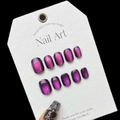 Faux ongles faits main œil de chat violet avec étoiles gothiques et chaînes argentées - XS / Œil de Chat Violet Foncé