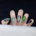 Faux ongles œil-de-chat noirs et verts avec dragon en métal 3D et grande gemme émeraude luxe - XS / Style Cyberpunk Lourd