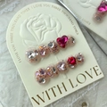 Unghie finte fatte a mano con strass a cuore rossi e glitter su base nude - Grande (L)