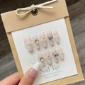 Handgemaakte roze en witte ombre kunstnagels met luxe parels en hartvormige steentjes - Groot (L)