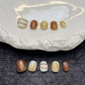 Handgefertigte Bernstein Latte Press-on Nägel mit 3D Wellen und Goldfolie Akzenten - L