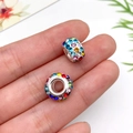 Makroaufnahme bunter Harzperlen mit mehrfarbigen Strasssteinen für DIY-Armbänder - Regenbogen-Strass-Stil (11555) / 1 Stück (11mm) / Regenbogen