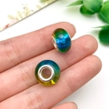 Primer plano de cuentas de resina verde facetadas con núcleo de plata para joyería DIY - Estilo Redondo Degradado Azul-Verde (13174) / 1 Pieza (13mm) / Degradado Azul Verde
