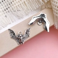 Dettaglio dei ciondoli a forma di pipistrello in lega d'argento per gioielli DIY - Pipistrello di Halloween in Lega di Zinco Argento Antico (4081) / 17x23mm