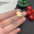 Detail von Lebkuchenmann-Anhängern aus Emaille und Goldlegierung für DIY-Weihnachtsschmuck - Brauner Lebkuchenmann (21098)