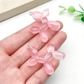 Dettaglio del ciondolo a forma di cane palloncino in resina rosa per gioielli fai-da-te - Stile Cane Palloncino Rosa Luccicante (23907)