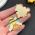 Kabouter bedeltje in geel en zwart emaille voor het maken van handgemaakte sieraden - Imker Gnoom (23028)