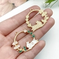 Ciondoli in lega a forma di coniglio e ghirlanda di fiori per creazione gioielli fai da te - 31x29mm / Ghirlanda Cava Coniglio Correndo Fiori Smalto Bianco