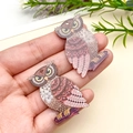 Détail de pendentifs chouette en acrylique coloré pour la création de bijoux DIY à la main - Hibou Brun (23950)