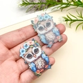 Détail de breloques hibou avec ailes bleues et couronne de fleurs pour bijoux DIY - Hibou Bleu (23946)