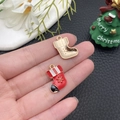 Weihnachtssocken-Anhänger aus Gold und Emaille für DIY-Schmuck und Bastelarbeiten - Rote Socke (14167)