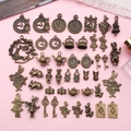 Pendentifs rétro Alice au pays des merveilles avec lapins et horloges pour bijoux DIY - Collection Assortie (M76-27)